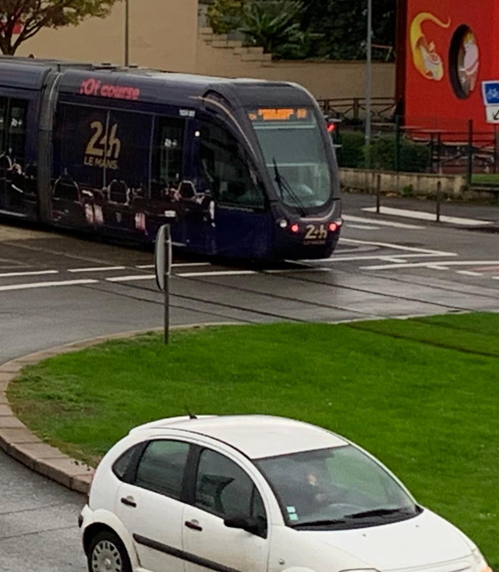 Appartement Spacieux A 2Km Du Circuit, Proche Tram, Circuit A 8 En Tram لو مان المظهر الخارجي الصورة